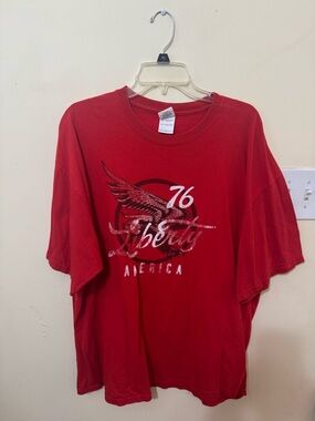 Gildan Red 'Liberty 76' Graphic Short Sleeve Tee